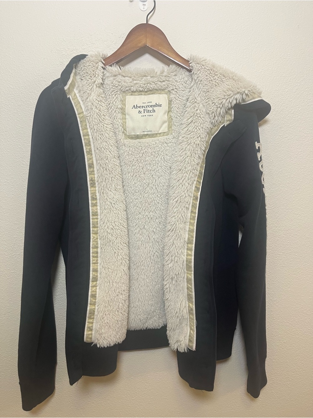 Abercrombie & Fitch Vintage Y2K Navy Hooded button up with Cream Sherpa Lining - Picture 7 of 7